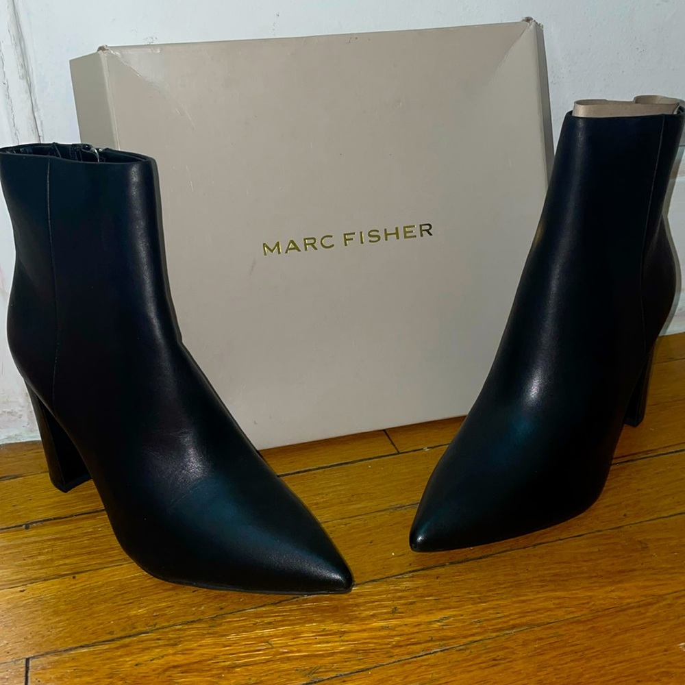 Marc Fisher Women's Glorena Ankle Boot in BLACK LEATHER size 8 1/2